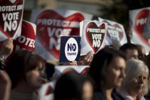 Supporters della campagna contro l'indipendenza della Scozia a Edimburgo