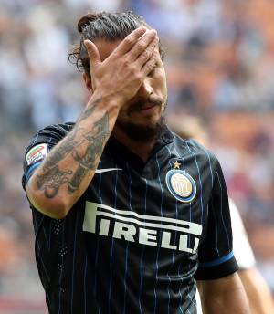 Scandalo hot per Osvaldo. Selfie nudo pubblicati sul web