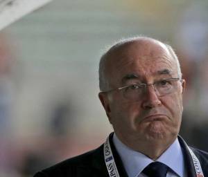 La Figc spende 100 mila euro per comprare il libro di Tavecchio