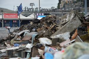 Liguria, il maltempo non si placa. Massima allerta fino alle 24. In arrivo nuove bombe d'acqua