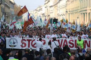 La Lega contro l'immigrazione: "Stop invasione"