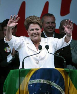 Il Brasile ha scelto. Dilma "la rossa" la spunta al fotofinish