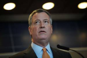 Bill De Blasio si rifiuta di incontrare Trump: "Politiche razziste"