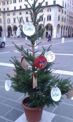 L'albero di Natale della crisi (Livorno)