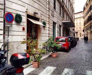 La Panda rossa di Marino pizzicata in divieto di sosta