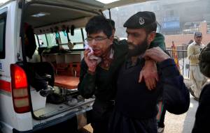 Strage dei talebani in Pakistan: oltre 130 bambini uccisi