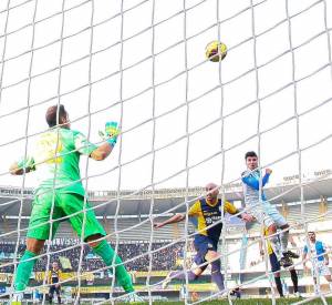 Al Chievo un brutto derby, Paloschi affossa il Verona nel finale