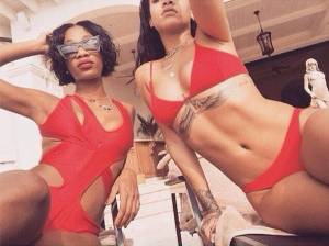 Rihanna, bikini rosso e vacanza alle Barbados