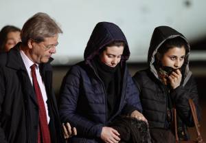 L'arrivo a Ciampino di Greta e Vanessa