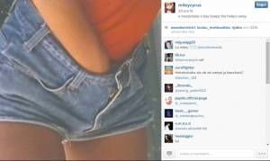 Miley e la foto mentre si masturba: "Toccarsi toglie gli invidiosi di torno"