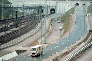 Un camion in fiamme su Eurostar. Chiuso il tunnel della Manica