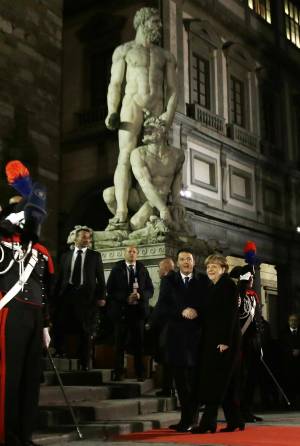 Il premier snobba i dissidenti e accelera su Italicum e Colle