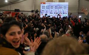 Festa tra i sostenitori di Syriza