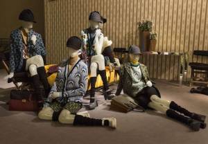 Bermuda, calzettoni e cappe di Tweed  Miu Miu e il fascino della donna scout