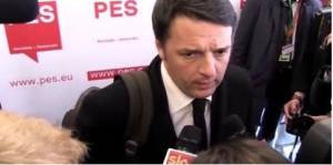 Renzi con lo zainetto modello Varoufakis: via agli sfottò in Rete