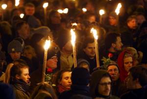 Attacchi Copenaghen, fiaccolata di solidarietà. Vilks nascosto in un luogo segreto