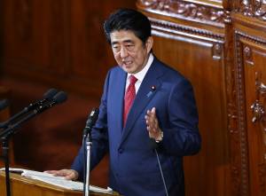 Shinzo Abe fotografato in parlamento