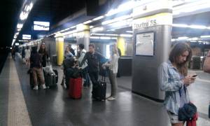 Il mistero alla Stazione Tiburtina: mendicante con trolley e foulard