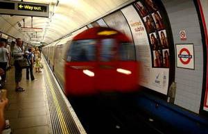 Insulta uomo in metro e se lo ritrova come esaminatore al colloquio di lavoro