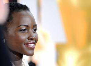 L'abito di Lupita Nyong'o con 6mila perle