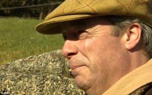 Farage in lacrime alla Bbc: "Bullismo contro i miei figli per il mio impegno politico"