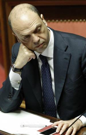 Ncd, Alfano: "Lasciare il governo è da pazzi"