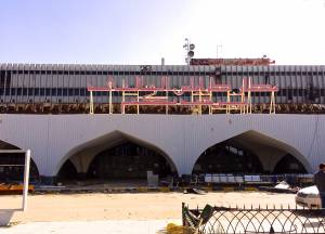Tripoli, l'aeroporto distrutto: qui ha inizio la guerra civile