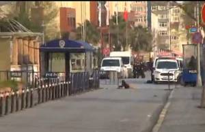 Istanbul, attacco alla sede della polizia. Uccisa una kamikaze