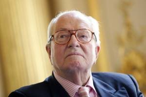 Jean-Marie Le Pen si ritira: "Rinuncio alla candidatura"