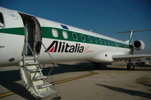 Alitalia, il premier gongola:  "Allacciate le cinture, l'Italia sta decollando"