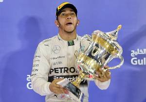 F1, Hamilton vince in Bahrain ma il protagonista è Raikkonen