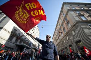 25 aprile, scontro Coop-Cgil: "Non aprite i supermercati"