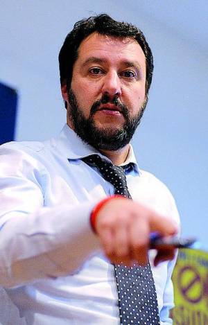 «Stuprata dal pizza-boy» Caccia a un egiziano Salvini tuona: castrazione