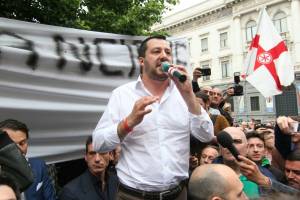 La Lega scende in piazza a Milano