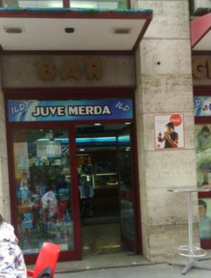 A Napoli apre il bar “Juve Merda”