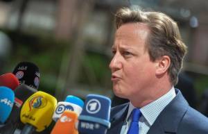 Cameron fa un passo fuori dall'Ue