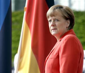 Ora anche la Merkel ha paura: "Se fallisce l'euro fallisce l'Ue"