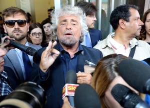 La camorra: "A votare M5S portiamo anche le 80enni"