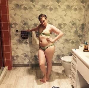 Lena Dunham in lingerie: orgogliosa e femminista