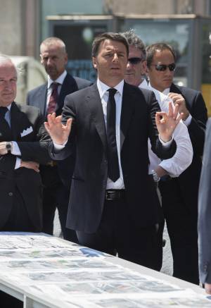 Genova, Matteo Renzi contestato ai cantieri