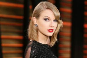 Taylor Swift dona 15.000 dollari a famiglia coinvolta in incidente stradale