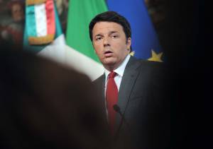 Renzi torna a vendere fumo: "Nel 2016 via Tasi e Imu per tutti"