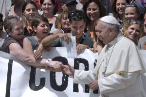 Il Papa: "La gente paga per le banche salvate"