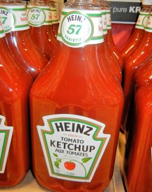Uomo scopre un link a un sito porno sulla bottiglia di ketchup Heinz