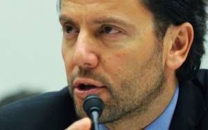 Zingales: "Draghi tiene Atene appesa a un filo, la forza a uscire dall'euro"