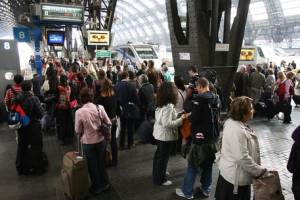 In treno senza biglietto, uno aggredisce addetti Fs