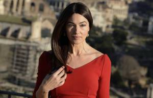 Monica Bellucci sarà bond girl bisex: "Chi dice che sono single?"