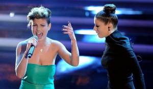 Emma Marrone: "Alessandra Amoroso, in bocca al lupo per l'operazione"