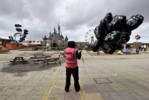 Apre il luna park tetro di Bansky: Dismaland non è adatto ai bimbi