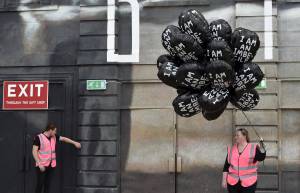 Benvenuti a Dismaland, il tetro parco giochi di Banksy